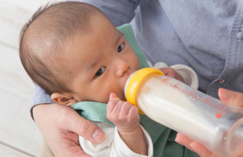 宝宝总放大臭屁是怎么回事,为什么宝宝放屁味道跟母亲的一样