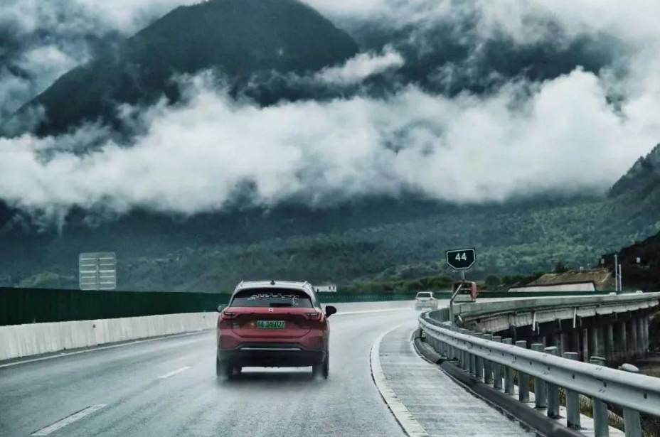 蔚来es8深度免费体验者,蔚来es8官方2023升级方案体验