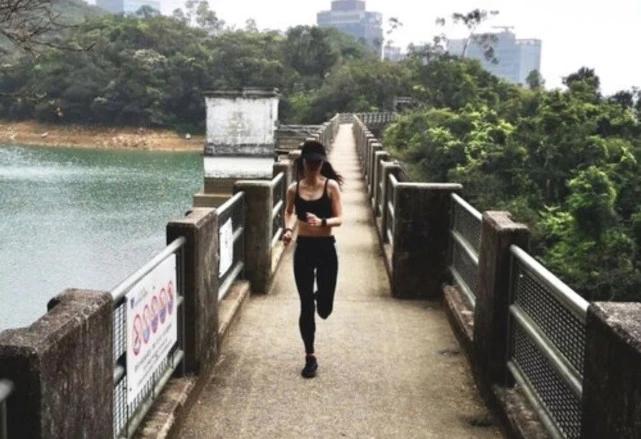 41岁吕丽君图片,吕丽君年轻图片大全