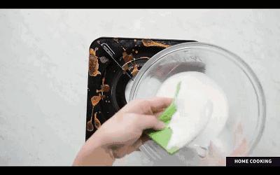 不锈钢楼梯扶手油污清洁小妙招,清洁厨房纱窗油污的小妙招