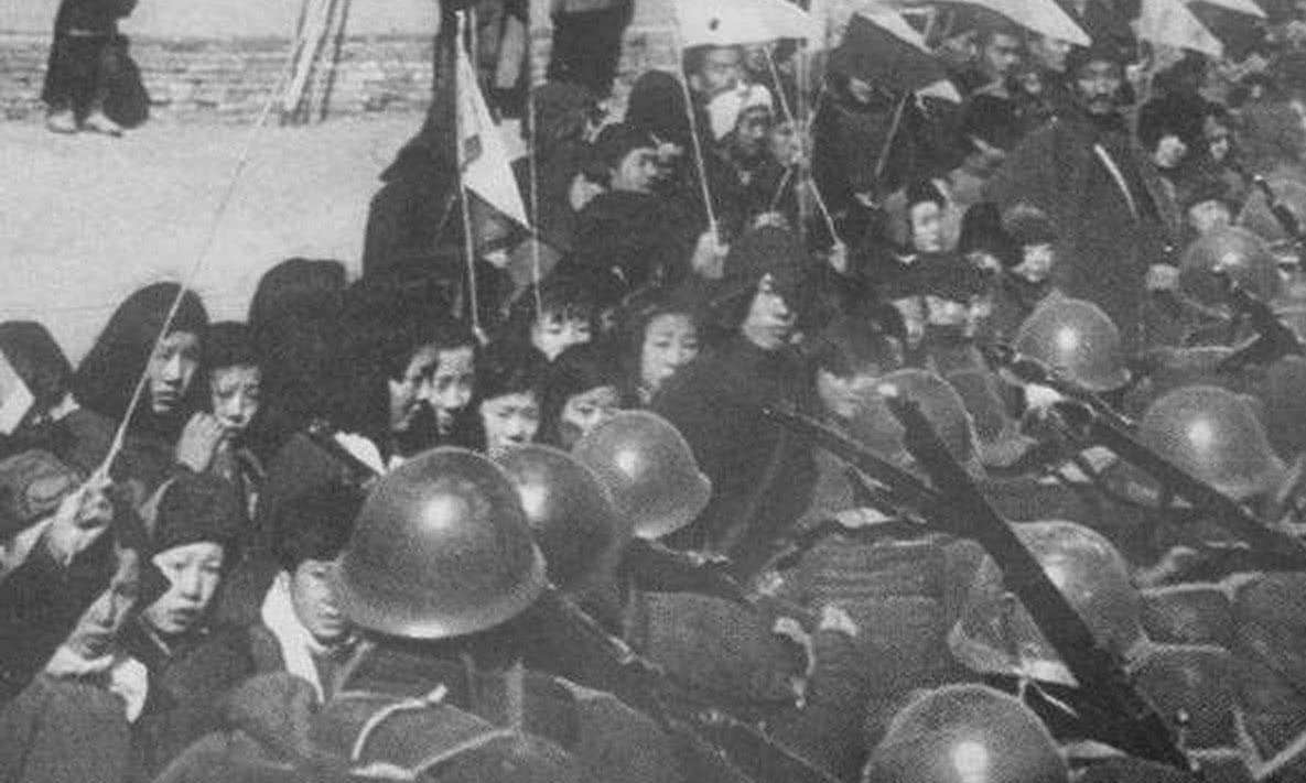 被美军训练成特工，一颗*雷手**炸运输机和十特工，被诬陷48年后平反