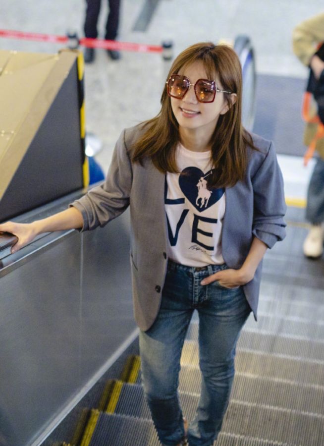 ella牛仔裤,ella穿牛仔裤