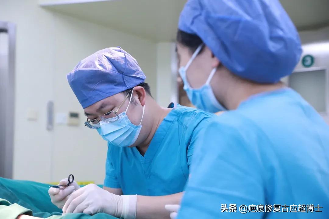 瘢痕疙瘩不痛不痒没长大要治疗吗,脸上长了一个瘢痕疙瘩不痛不痒