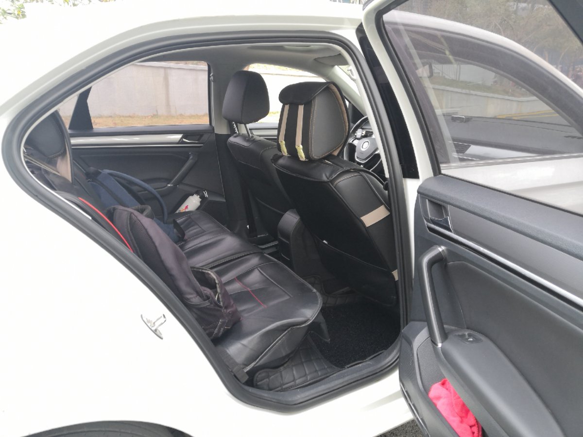 7万买开了5年的二手车值得吗,7万5的裸车开了一年半能卖多少钱