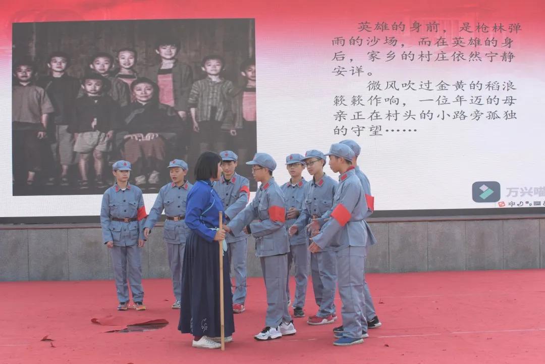 机器人在技能大赛上尬舞,机器人魔性斗舞