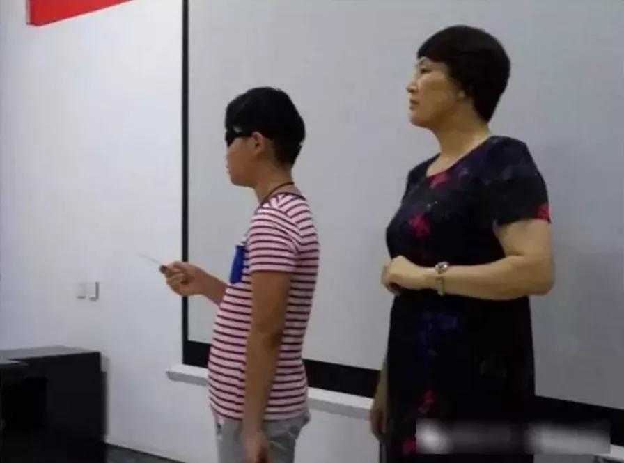 一节课2万！中国第一女忽悠，终于瞒不住了