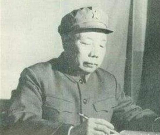 萧华：中国最年轻的开国上将，22岁当上司令，39岁授上将军衔