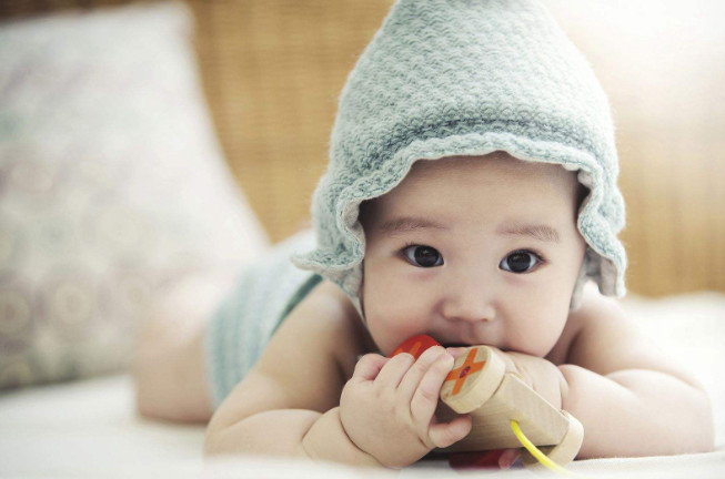 哺乳期乳房被娃咬烂了怎么处理,吃母乳乳房大小不一怎么办