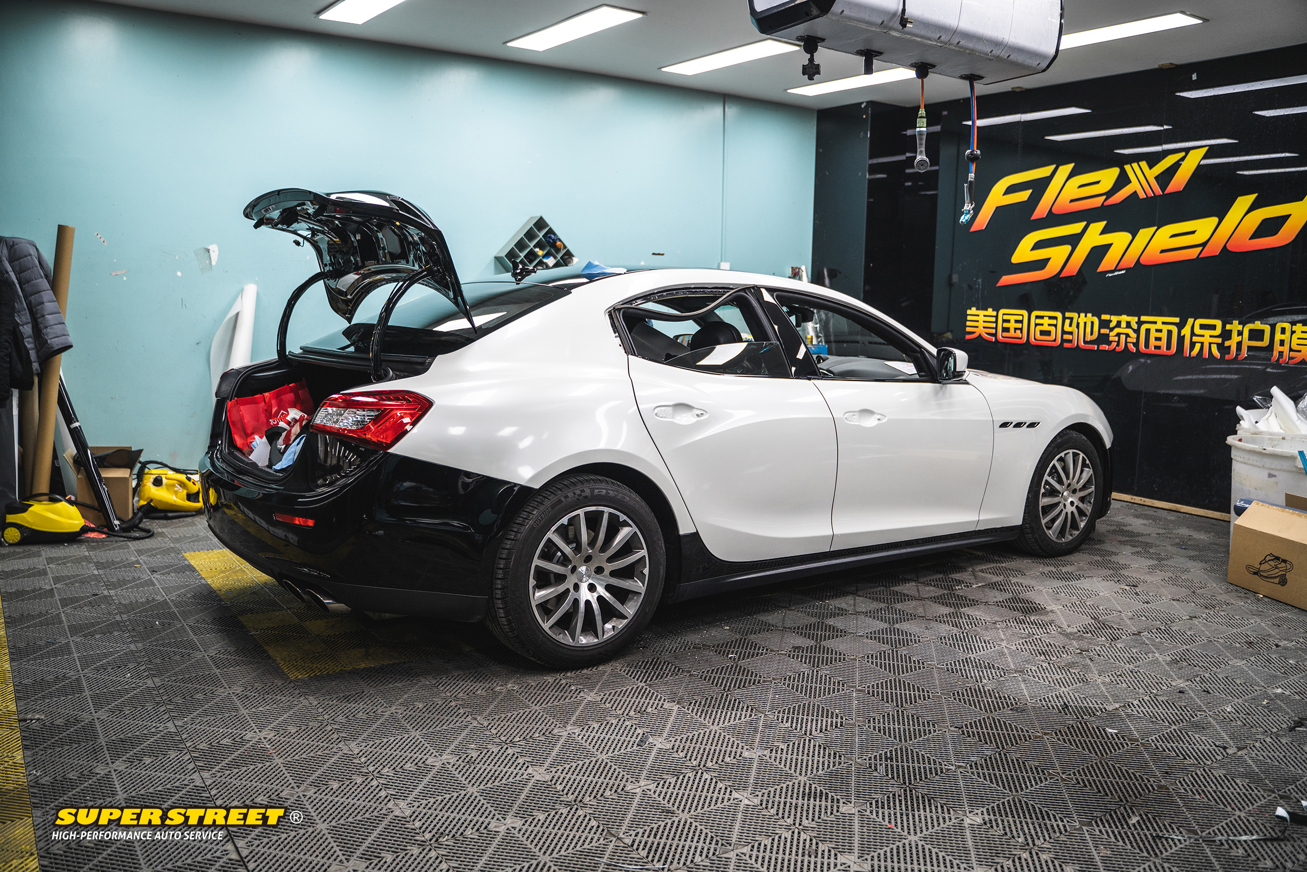 玛莎拉蒂吉博力汽车贴膜改色,superstreet改装