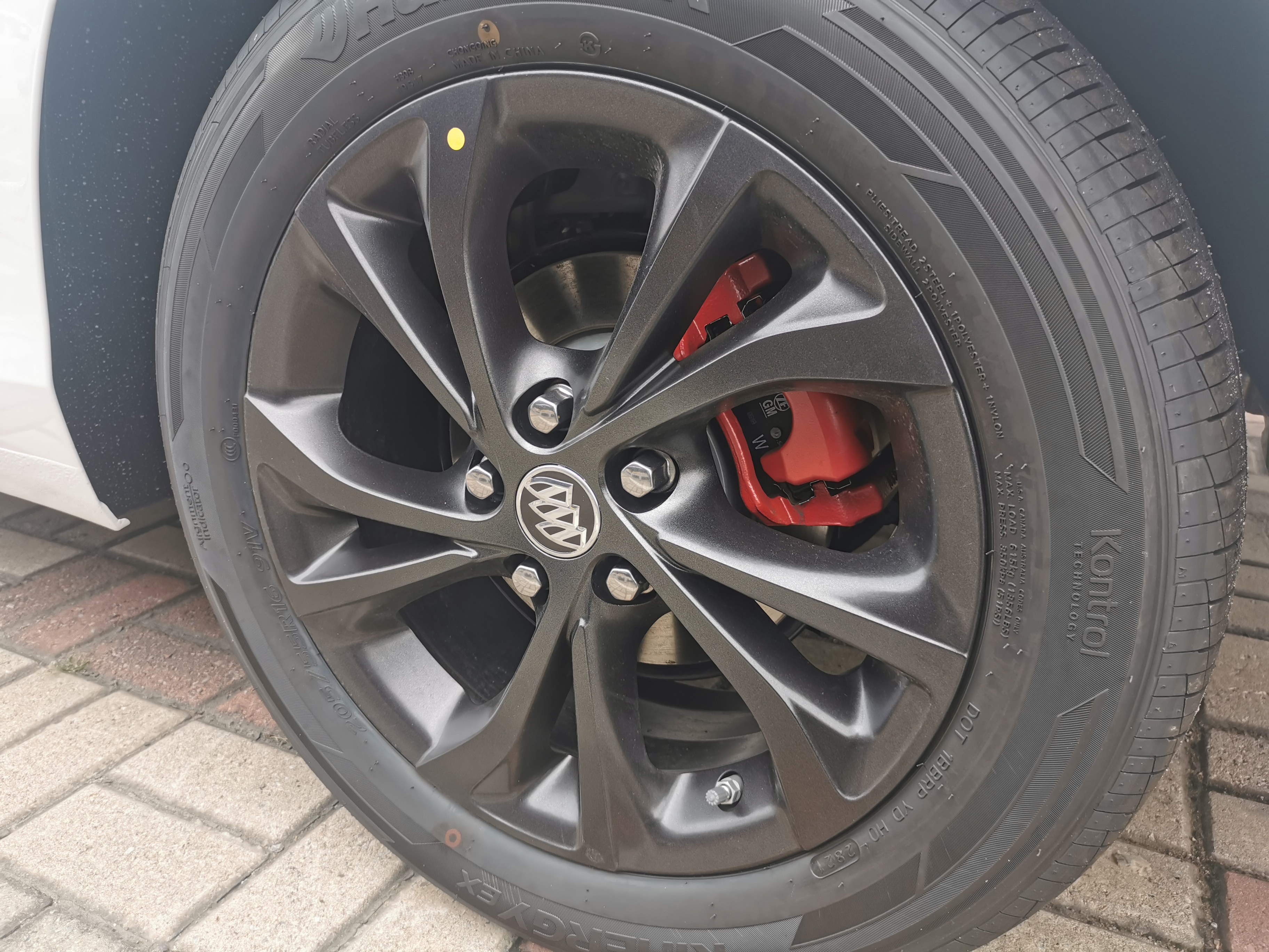 白色威朗pro尾翼好看吗,白色威朗pro乐享版原厂行车记录仪