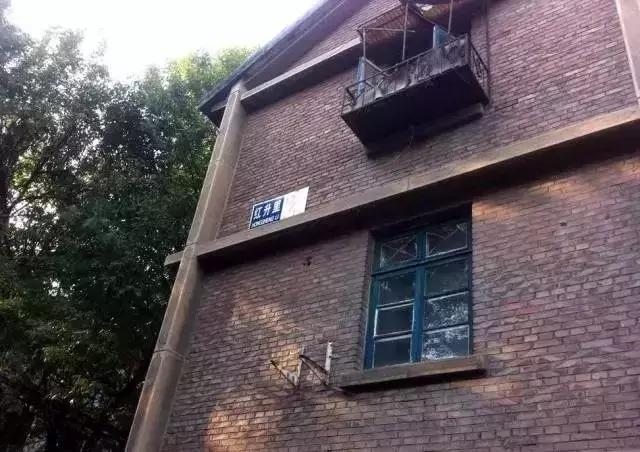 “您家住哪啊？”“我啊？河西尖山儿！”