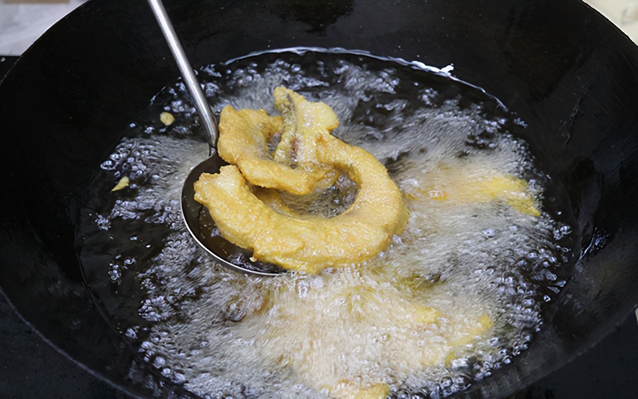 正宗椒盐香酥鱼的做法,这样的椒盐鱼块香酥可口你吃过吗