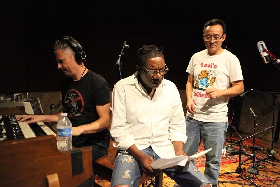 他的制作获得过180个奖，还差一个格莱美