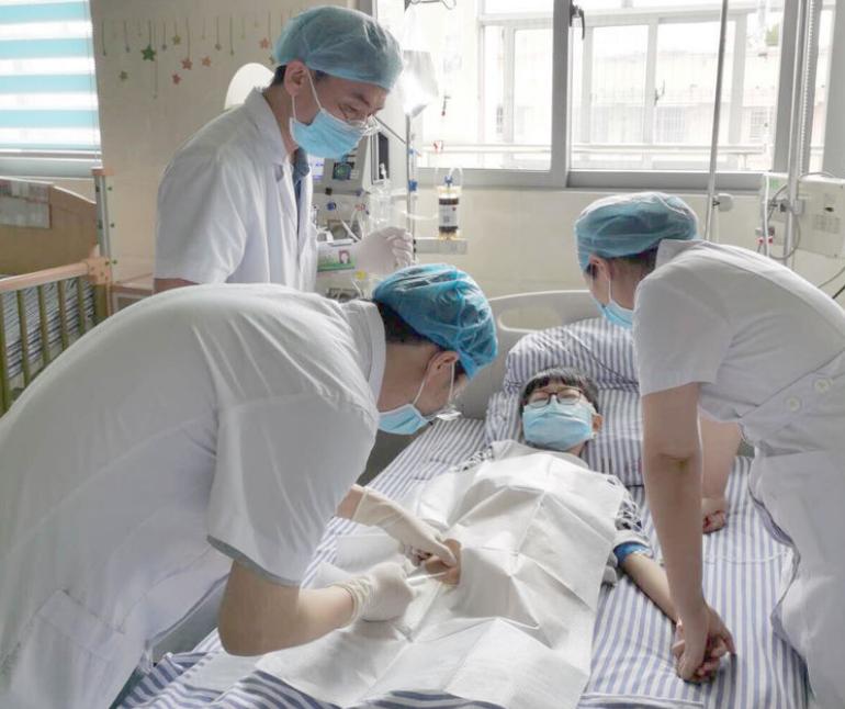 12岁男孩看着很瘦但有100多斤,11岁男孩100斤瘦到60斤