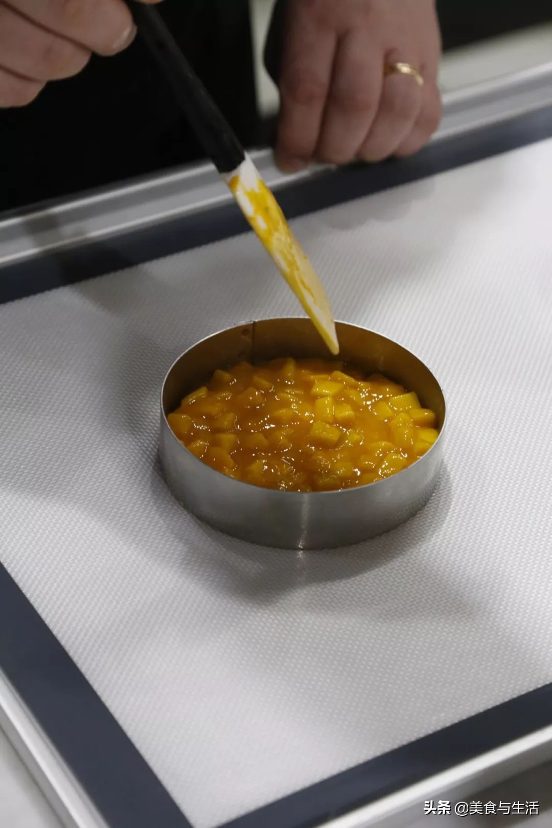 孩子不爱吃面包，里面可以放点它，青柠芒果果泥简简单单就能做