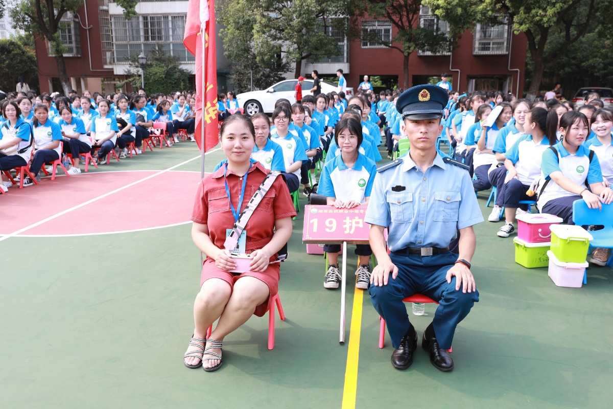 学医救死扶伤当兵保家卫国,学医习武救死扶伤十六字口号
