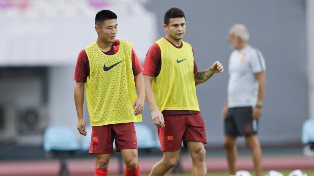 2020为祖国加油披上战袍,国足归化球员爱国