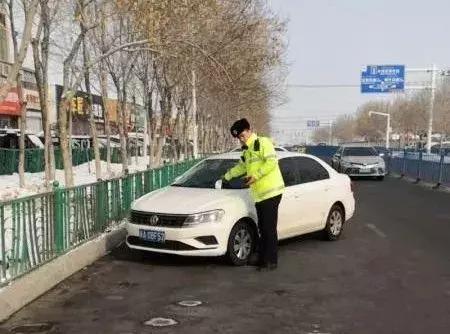 乌市违停罚款吗,乌市交警部门严查违停