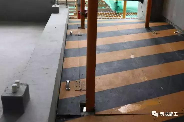 悬挑脚手架搭设安全标准化做法,脚手架搭设规范标准防坠网