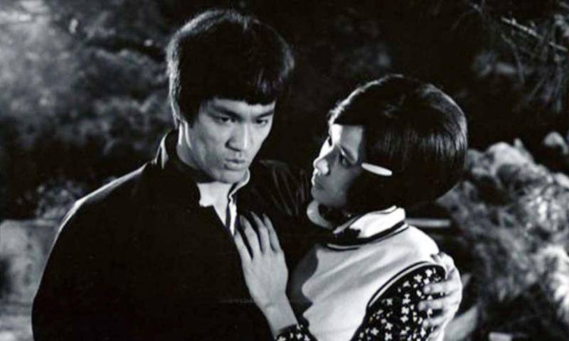 李小龙传奇打黑社会老大,李小龙传奇第一次打倒黄皮小子