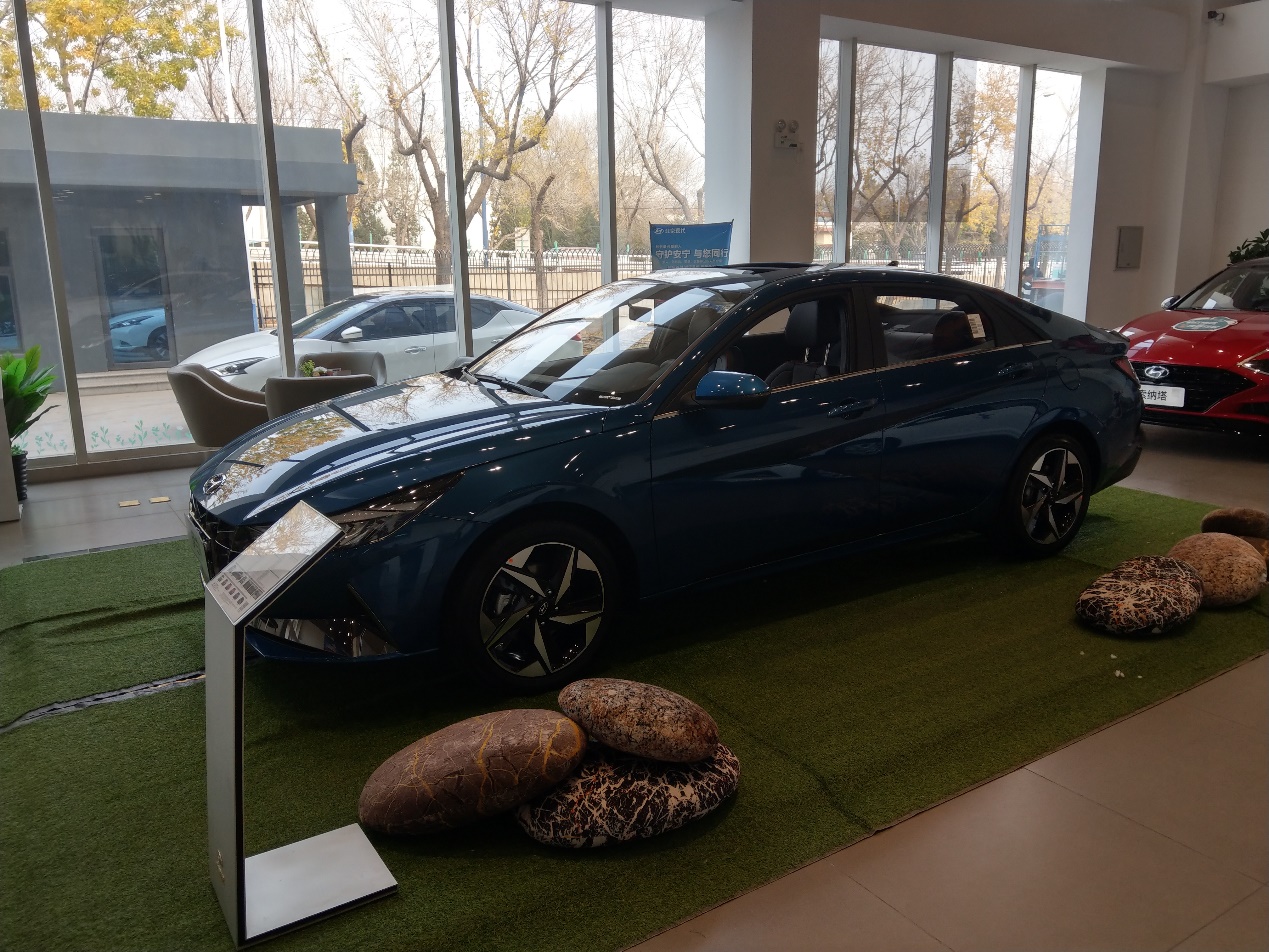 伊兰特和昂克赛拉对比试驾,传统代步新伊兰特试驾感受