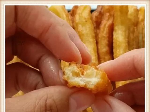 鸡蛋牛奶油条的做法简单香甜酥脆,油条怎么做到蓬松酥脆不用鸡蛋