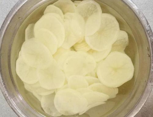 爱吃薯片怎么办,3分钟教你在家炸薯片又香又脆