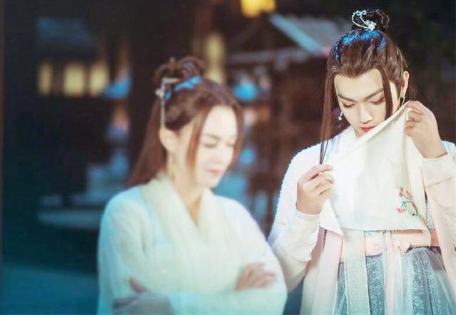 他是皇帝亲自下旨凌迟处死的*花采**贼，为得手竟裹三寸金莲