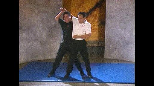 被锁喉怎么反击教学,格斗技巧教学锁喉