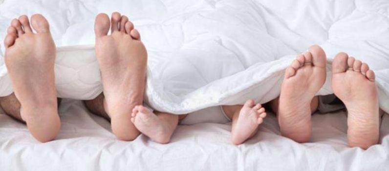 女儿哭诉“被窝太臭”走红网络，妈妈：我是第一个因为放屁成网红