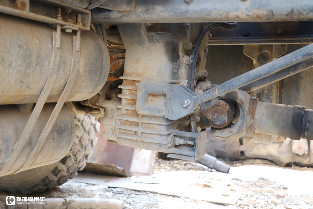 当年国家建设的主力军，排量达惊人的18升，实拍奔驰NG4850大件车