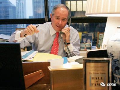 “华尔街之王”苏世民,从白手起家到身价千亿,爱买豪宅戴Swatch