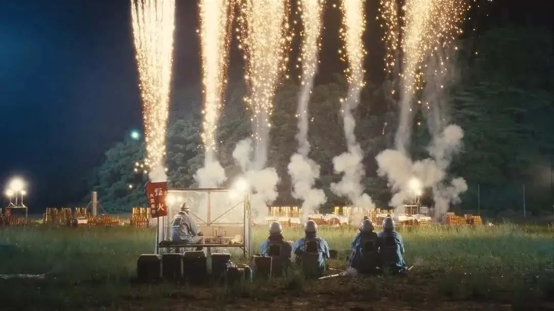 成年人之间的感情参杂着,各自忙乱互相牵挂下一句是什么