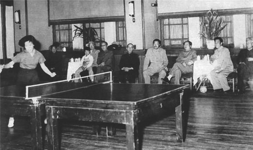 *小平邓**请贺龙担任国家体委主任，贺龙犹豫良久：毛主席的意见呢？