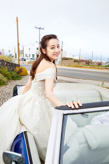 迪丽热巴曝绝美婚纱,迪丽热巴各色系婚纱照集锦