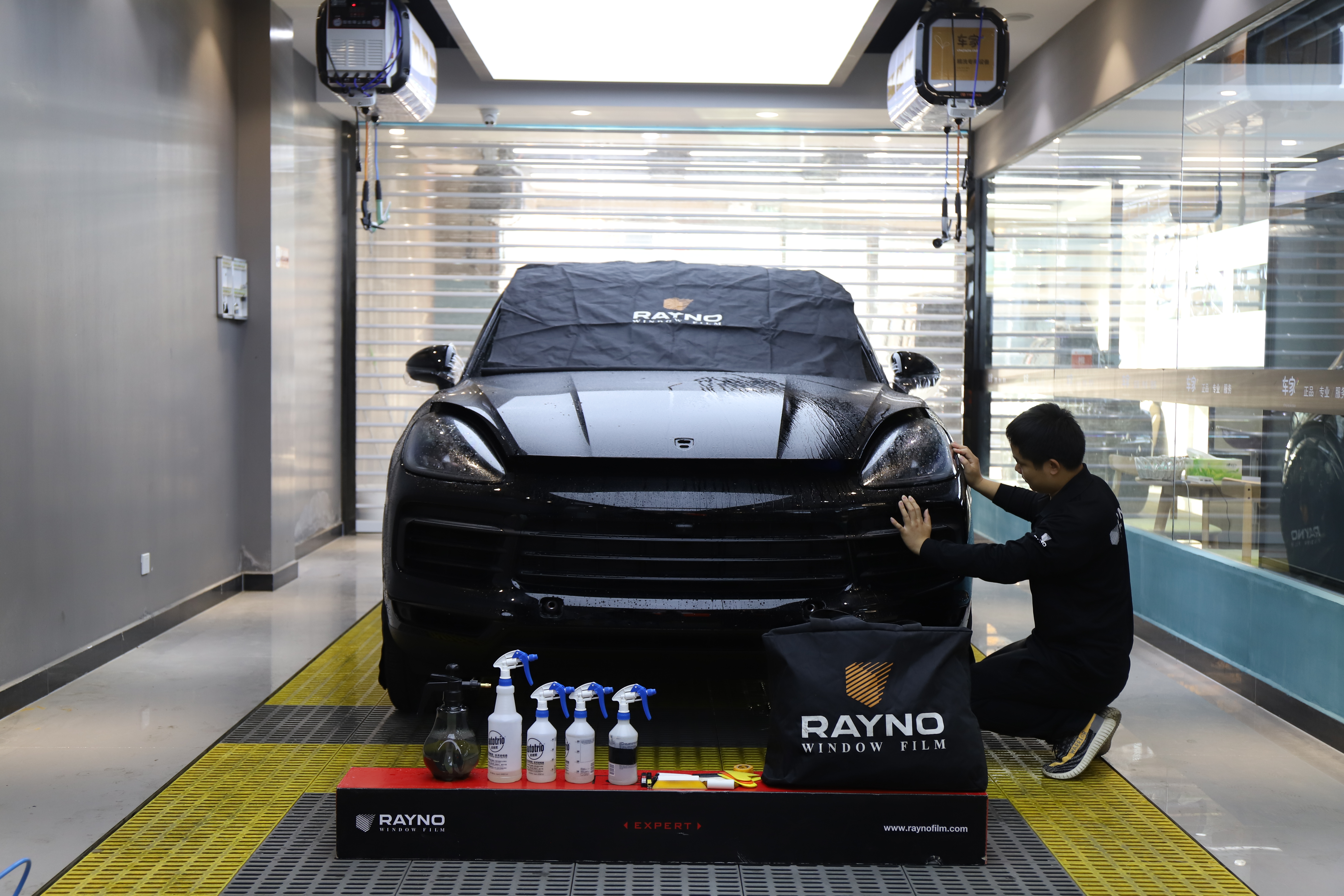 汽车玻璃太阳膜贴膜流程,汽车贴膜前你应该理解的贴膜真相