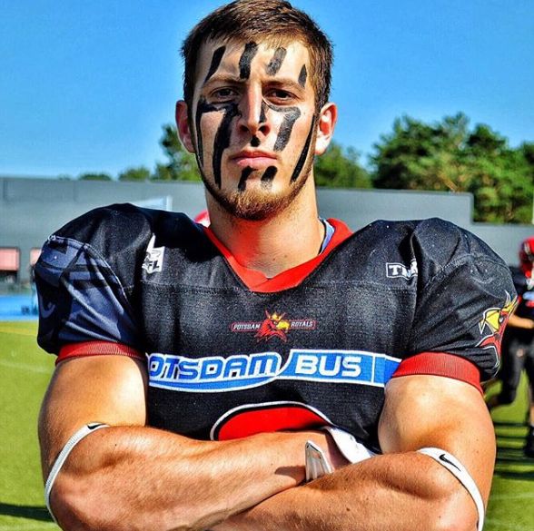 93岁奶奶恶搞27岁孙子,一夜爆红!1300万网友围观:奶奶太坑了