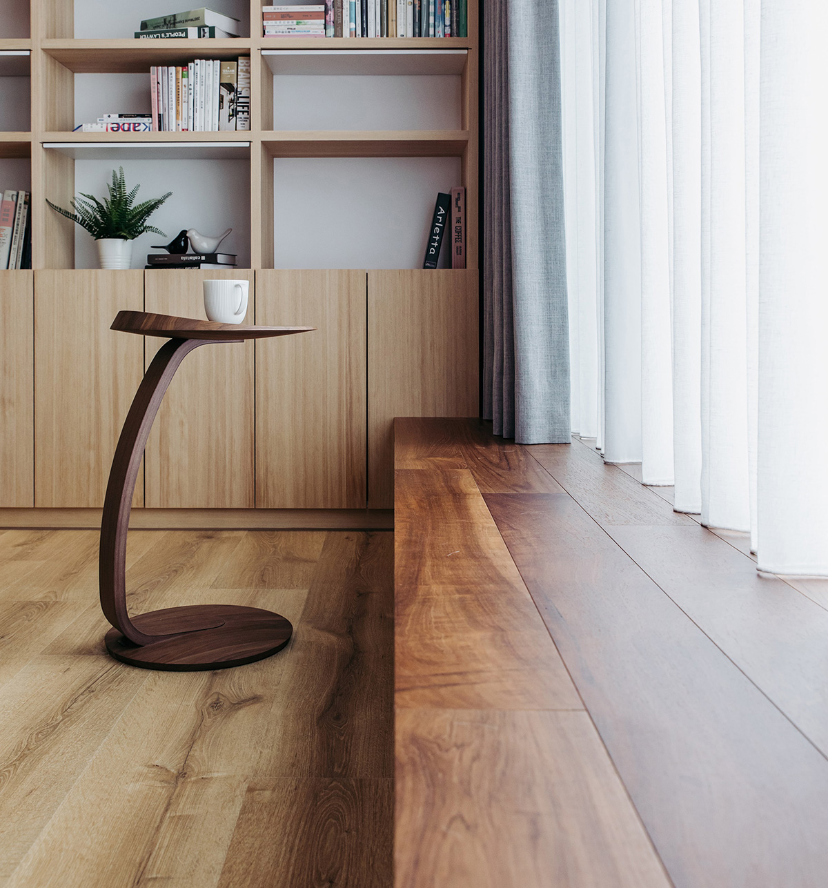 在日式原木家里，冲煮一杯咖啡，和猫一起度过漫漫时光