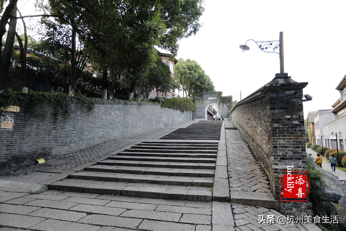 镇江美食三茅宫地锅鸡,镇江美食推荐锅盖面