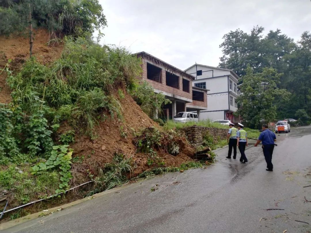 地方最新暴雨预警,黔南大到暴雨预警