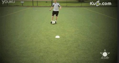 足球过人教学慢动作小学生,足球十大变向过人教学