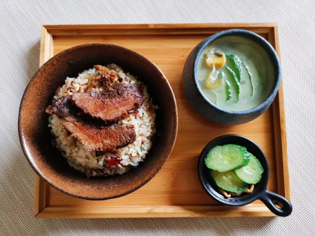 一家四口倾家荡产在山里造房隐居：3年零收入，坚持不通车