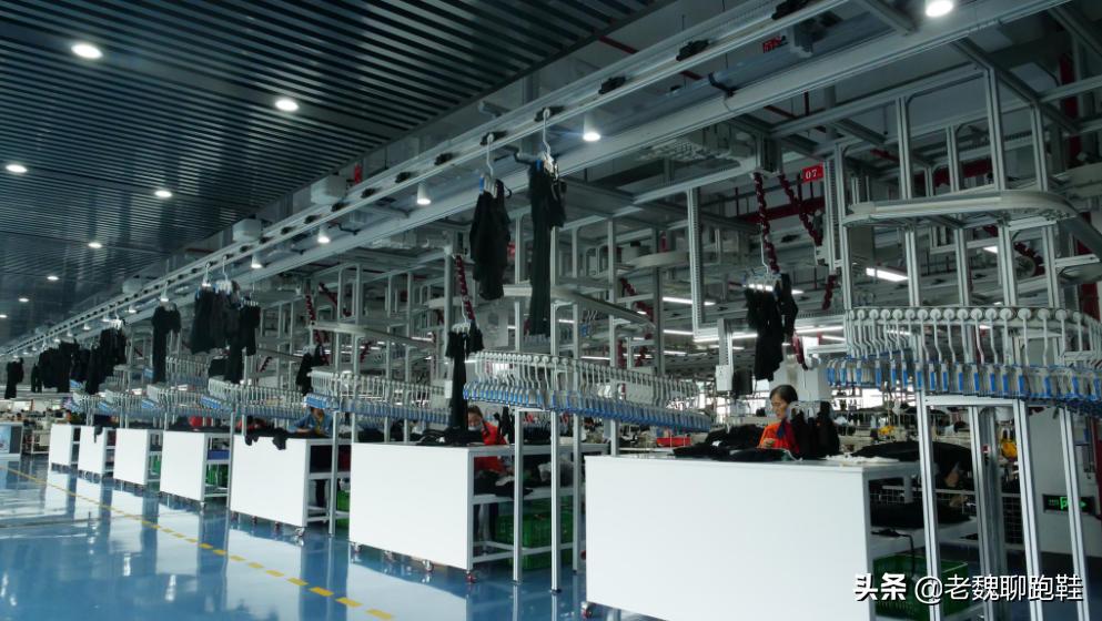 选耐克还是彪马,耐克阿迪跑鞋哪个比较好