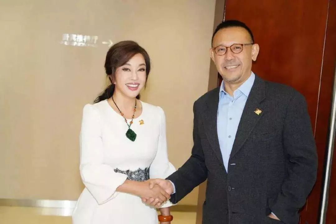 64岁刘晓庆回应整容：燃系的人生不怕重头再来