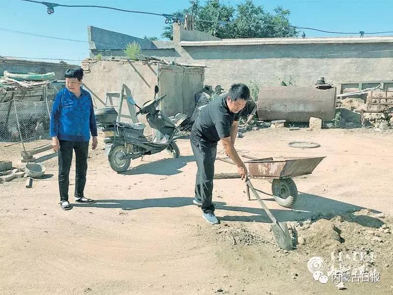 74岁老夫妻脱贫后生活,80后自力更生的小夫妻