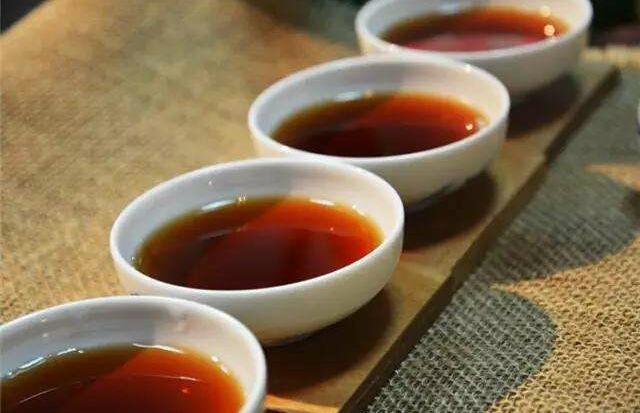 喝浓茶能解酒勿轻信,喝浓茶解酒的禁忌