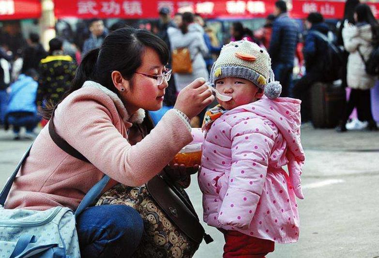 嫌弃宝宝吃得多是妈妈有问题,嫌弃宝宝吃辅食