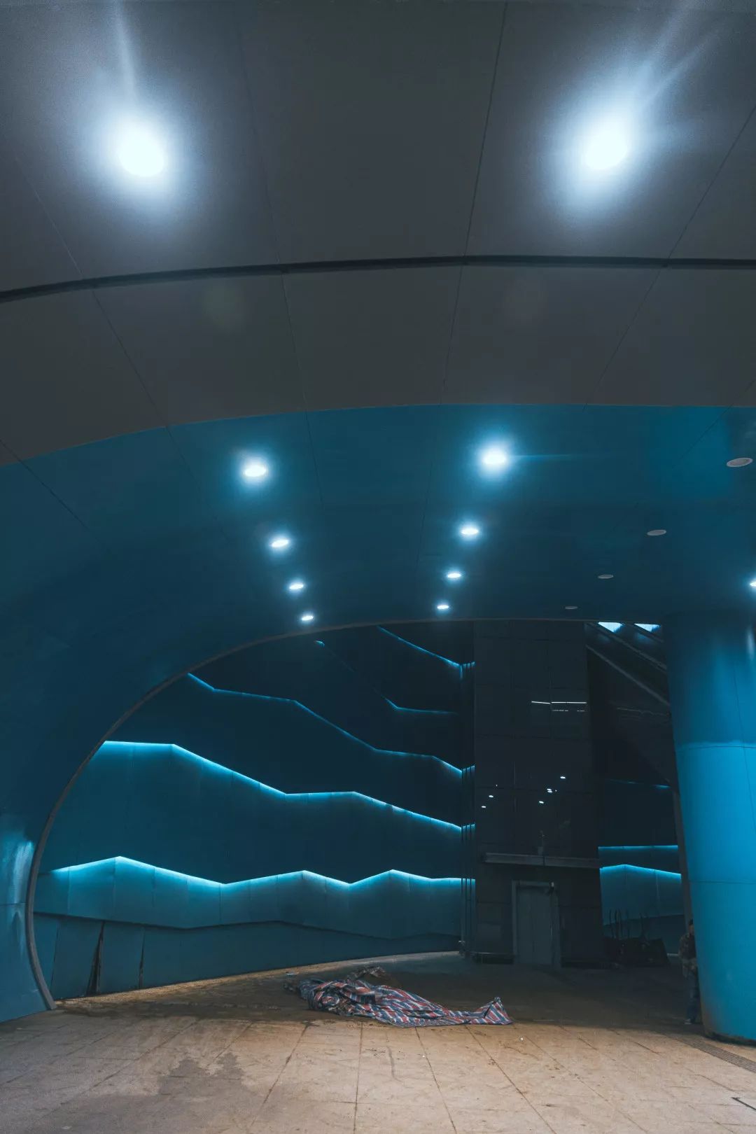 光谷广场地下综合体照片,光谷地下综合体和地下长廊