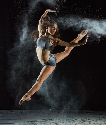 18岁女孩每隔十天又流血,18岁女孩一个月月经来二次