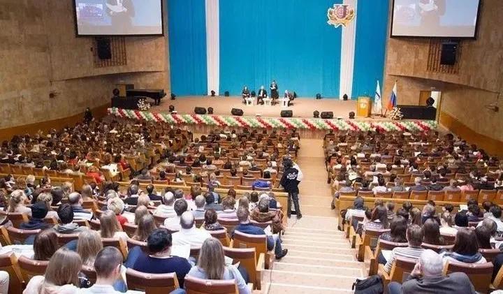 出国留学，除了学习更意味着什么？